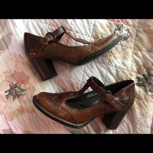 BORN Oxford style t-strapped heels
